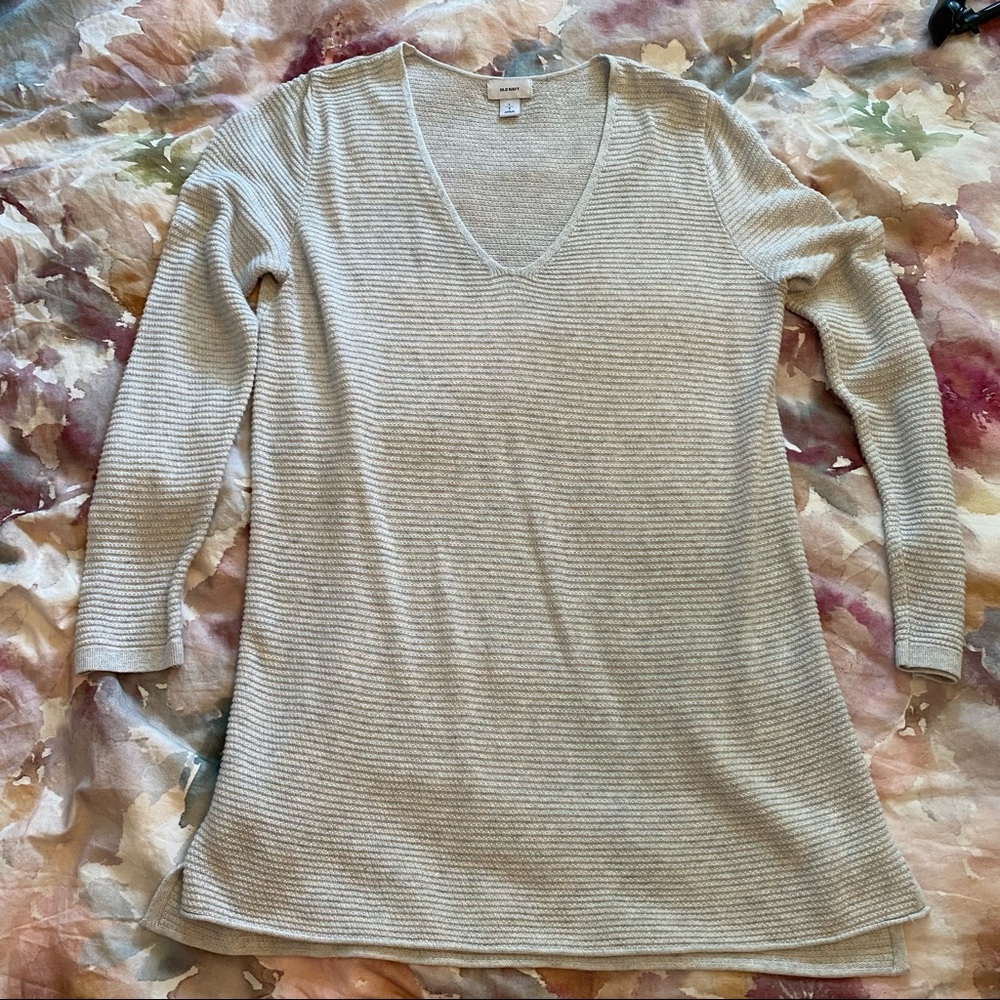 Cable knit light grey v-neck sweater large